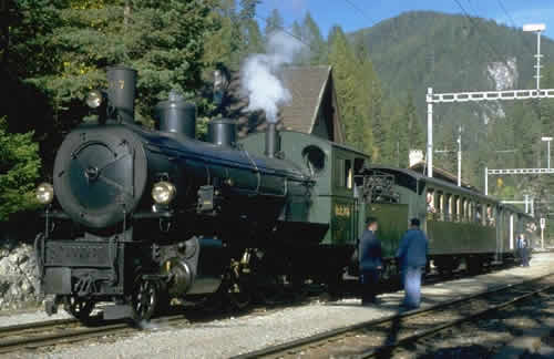 Una preservado G 4/5 con un tren histórico